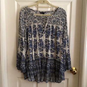 American Eagle Long Sleeved flowy floral blue top